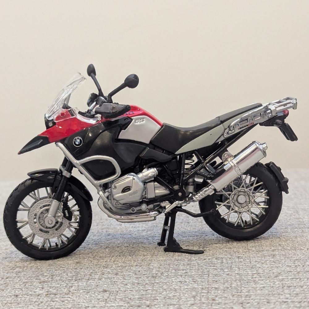 Maisto BMW R1200 GS 1:12 scale model  Motorcycle Bike Model Collection NWOT
